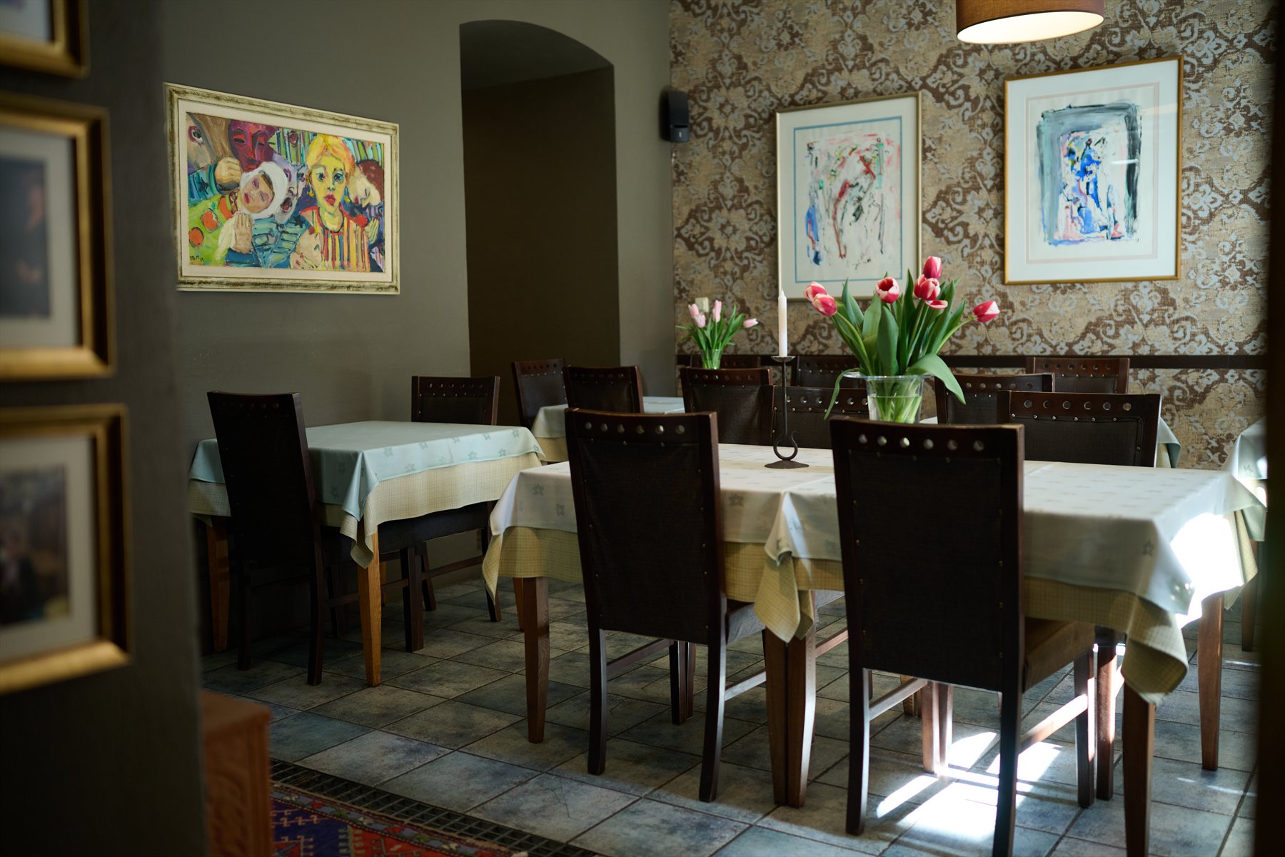 Dolmama dining room with framed artwork and tulips